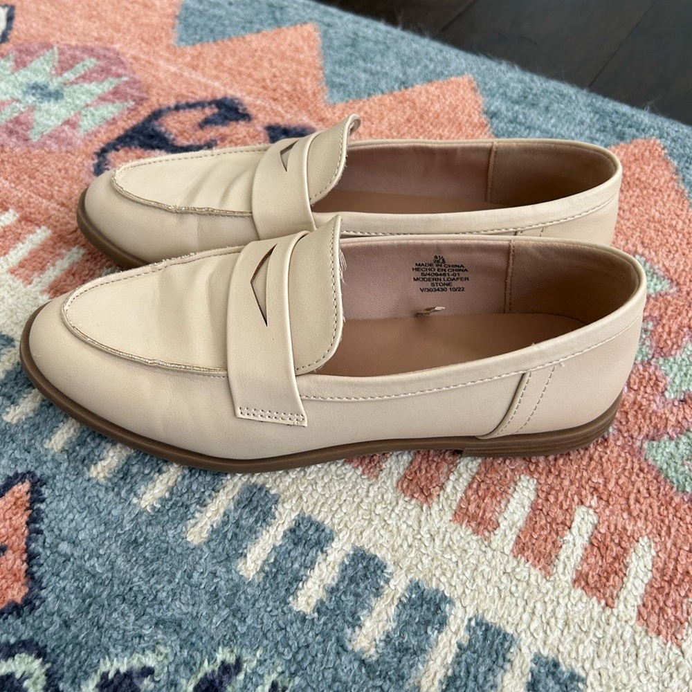 Old Navy Stone Loafers size 8.5 - Picture 3 of 6